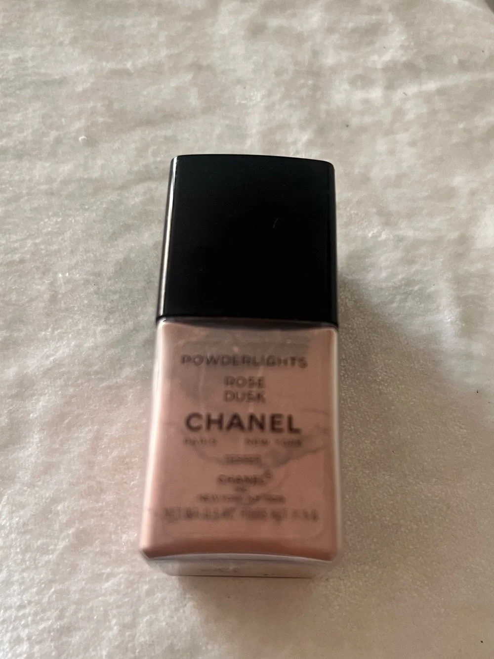 CHANEL Powderlights Rose Dusk Liquid Highlighter - Soft Pink Shimmer